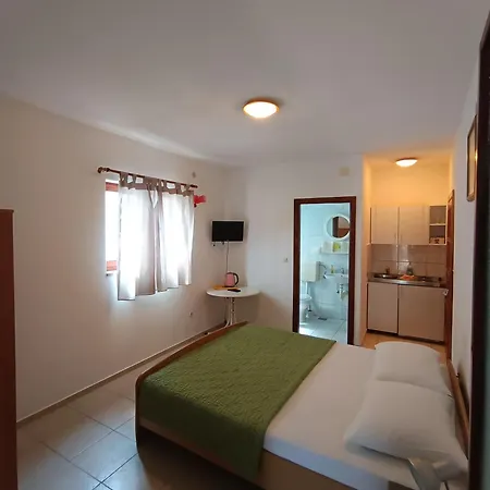 Studio Marinella * Baska Voda